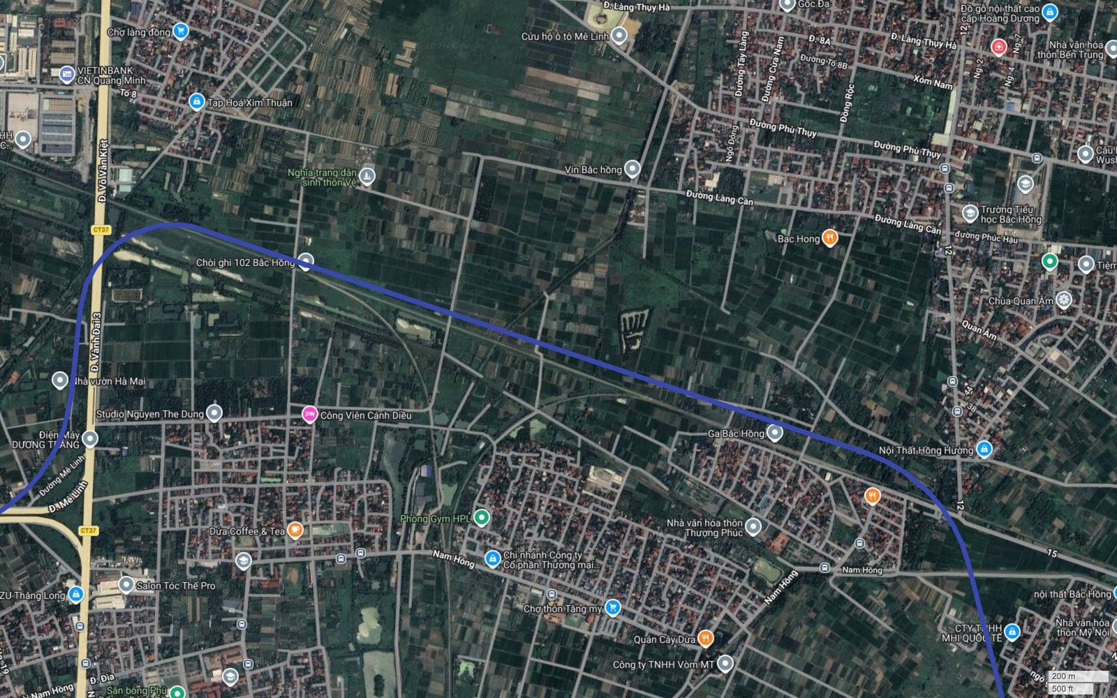 Ga Bắc Hồng thuộc hệ đường sắt quốc gia nằm ngay dưới hành lang tuyến metro số 9 Hà Nội tại Đông Anh